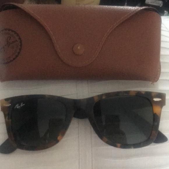 Ray-Ban Accessories - Ray Ban Cat eye sunglasses 🕶